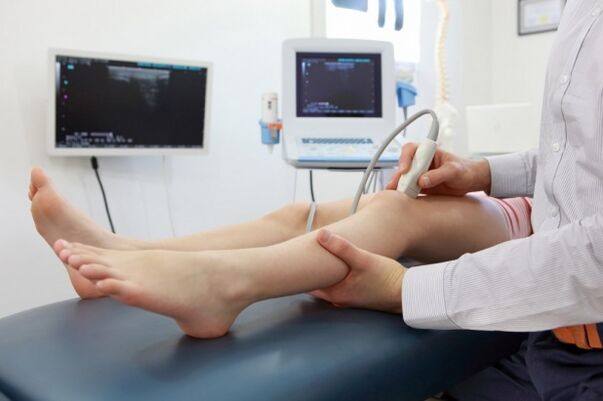 leg exam before varicose vein surgery